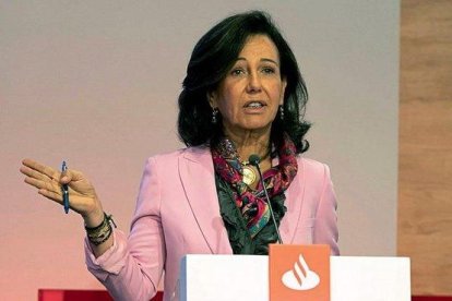 La presidenta del Banco Santander Ana Patricia Botin durante su intervencion en el  Investor Day  en Londres el 3 de abril.-EFE