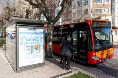 La parada de la calle Vitoria, junto a Hacienda, será accesible. SANTI OTERO