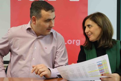El alcalde de Briviesca, Álvaro Morales, y la secretaria provincial del PSOE de Burgos, Esther Peña. ECB