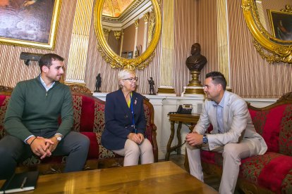 ÁlvaroFernández, María Jesús Delgado y Daniel de la Rosa, en el Ayuntamiento. TOMÁS ALONSO