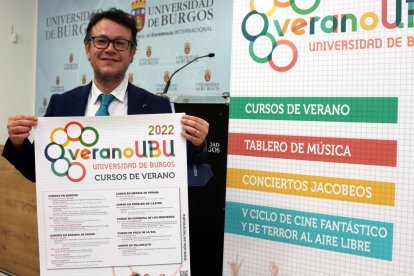 Delfín Ortega, vicerrector de Responsabilidad social, Cultura y Deportes, presentó los cursos de verano de la UBU