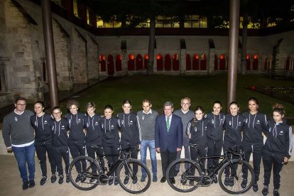 El equipo Casa Dorada Cronos fue presentado oficialmente en enero en el Monasterio de San Agustín. SANTI OTERO