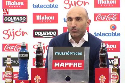 Abelardo no pudo contener la emoción en la rueda de prensa de despedida.-