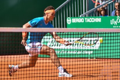 Nadal, durante su partido contra Bautista, en el Principado de Mónaco.-AFP