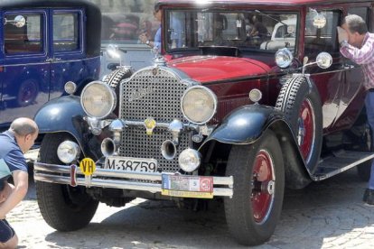 El Club, con motivo del XVII Rally de Coches Antiguos, ha paseado la belleza de estos vehículos por la capital y la provincia-I. L.M.