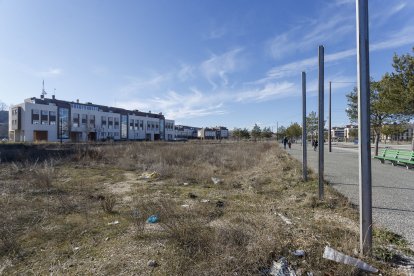 Muchas de las parcelas de la primera línea del bulevar están sin desarrollar urbanísticamente. SANTI OTERO