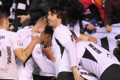 Carlos Martínez celebra el segundo gol ante el Athletic B.-ISRAEL L. MURILLO