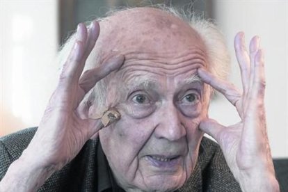 Zygmunt Bauman, con los ojos bien abiertos, el pasado jueves, en Madrid.-JUAN MANUEL PRATS