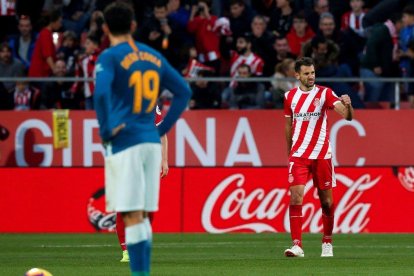 Un jugador del Girona celebra el resultado-EFE