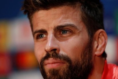 Piqué, en la sala de prensa de Old Trafford.-REUTERS / LEE SMITH