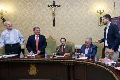 José María Martínez, César Rico, Ángel Guerra, José Antonio de los Mozos yDavid Jurado, ayer, antes del pleno.-RAÚL G. OCHOA