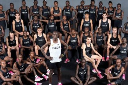 Kipchoge, con las 41 liebres que le ayudarán a bajar de las dos horas.-