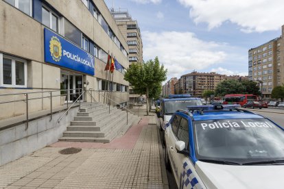 Un agente de la Policía Local de Burgos, libre de servicio, colaboró con un vigilante de seguridad y la Policía Nacional de Madrid en una detención por un presunto delito de robo con violencia.