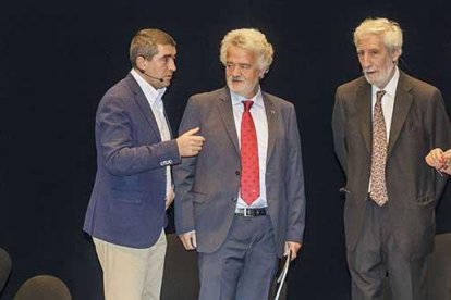 David Cantarero, Pablo Lago , Fernando Lara, Juan Luis Beltrán, y Lucía Santamaría, ayer en el Congreso de Enfermería.-SANTI OTERO