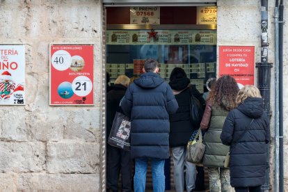 En la administración del Gato Negro hasta 300 llamadas recibieron en un día la semana pasada por un número viral. SANTI OTERO