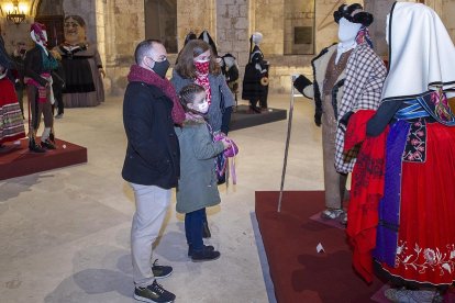 Inauguración de la exposición 'Para dias de dar humo', en el Monasterio de San Juan, enmarcada en la festividad de San Lesmes. ISRAEL L.MURILLO