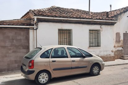 La familia ha optado por tapiar la casa hasta que reinicien las obras de rehabilitación