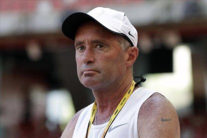 Alberto Salazar, en una imagen de archivo, en los Mundiales de atletismo de Pekín en 2015.-KIN CHEUNG (AP)