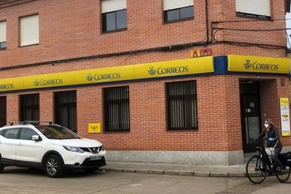 Oficina de Correos en Villalón, abierto pero no para repartir mascarilas