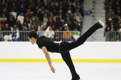 El patinador español Javier Fernández, doble campeón continental y doble medallista mundial, durante su participación en los Campeonatos de España de Patinaje Artístico.-Foto: EFE