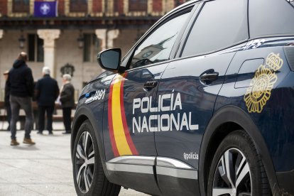 La Policía desmantela un punto de venta de droga en Gamonal. TOMÁS ALONSO