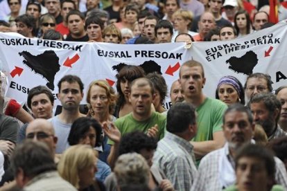 Manifestación de apoyo a los presos de ETA en San Sebastián.-AP