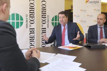 Urbano Peñas, delegado de Nedgia en Burgos, Palencia ySoria y Javier de Celis, responsable de Gran Consumo e Infraestructuras de la zona Norte-ISRAEL L. MURILLO