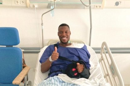 Loïc Badiashile, operado con éxito en Francia. BCF