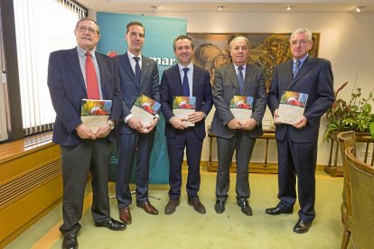 Jorge Jordana, Raúl Jesús Ortega, Eduardo Baamonde, Bartolomé Viudez y Manuel Gutiérrez, en la presentación.-PABLO REQUEJO