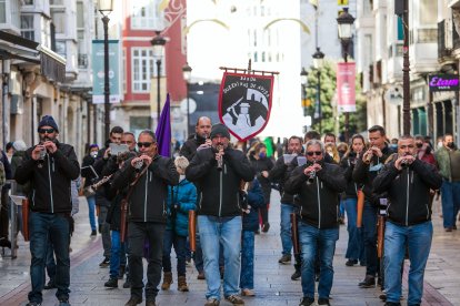 Banda de Dulzainas de Ávila, durante el pasacalles. TOMÁS ALONSO