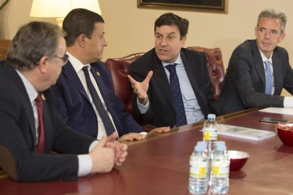 El consejero de Economía y Hacienda, Carlos Fernández Carriedo, y el presidente de la Diputación de Ávila, Carlos García, mantienen un encuentro de trabajo para tratar de temas de promoción de suelo empresarial de la provinciaÁVILA, 12-02-2020FOTO: Ricardo Muñoz