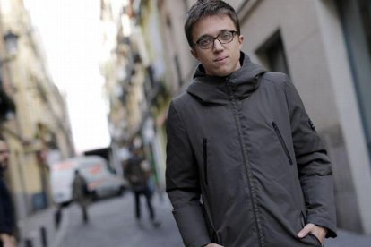 Íñigo Errejón, en el barrio de Lavapiés, en Madrid.-JOSE LUIS ROCA