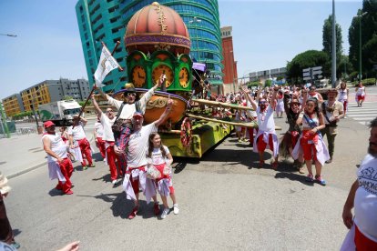 Los Gamones con la carroza ganadora de 2019. RGO