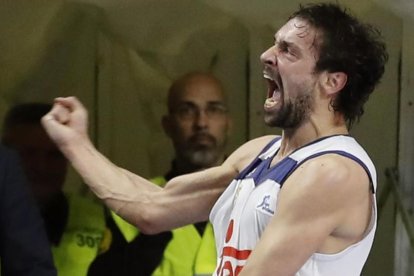 Sergio Llull celebra una canasta en un partido contra el Barça.-JUAN CARLOS HIDALGO