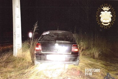 Imagen del vehículo accidentado en Aranda. POLICÍA LOCAL ARANDA
