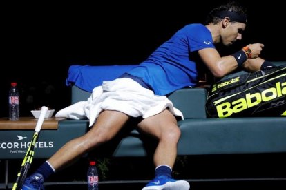 Nadal, en un descanso del partido del jueves ante Cuevas.-/ REUTERS / CHARLES PLATIAU