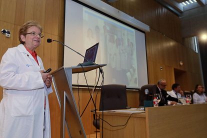 La doctora María Jesús Coma, durante la presentación de la memoria de investigación.-RAÚL G. OCHOA