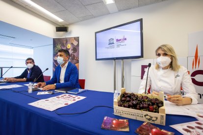 Juan José Gandía González, Vicente Marañón e Isabel Álvarez en la presentación de la feria.