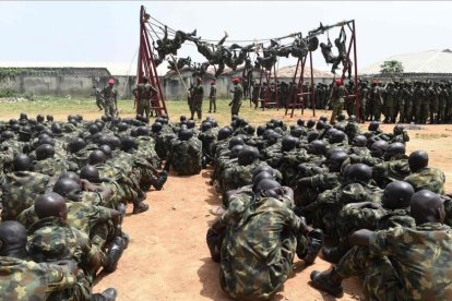 Soldados nigerianos en un campo de entrenamiento.-AFP / PIUS UTOMI EKPEI