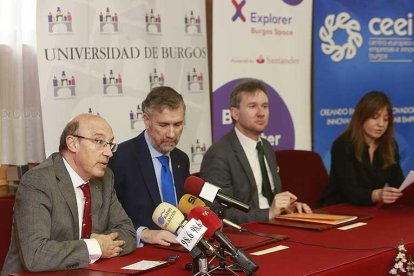 Gutiérrez Solana (Banco Santander), Pérez Mateos (rector de la UBU) y Lacalle y Blasco (Ayuntamiento).-RAÚL G. OCHOA