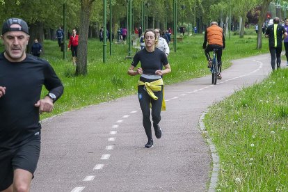 Ciudadanos practicando deporte por Burgos. SANTI OTERO