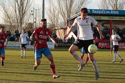 Raúl Sánchez fue el autor de los dos primeros tantos del Burgos CF.