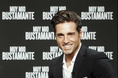 anapixel  NUEVO PROYECTO Bustamante debutará como presentador en TVE El cantante estará al frente de 'Fuera de clase', un programa con niños David Bustamante, en una imagen promocional.  ARCHIVO  David Bustamante, en una imagen promocional.-ARCHIVO