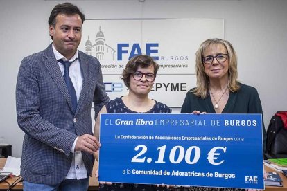 Mario Conde (Anuncian Tormenta), Consuelo Rojo (Adoratrices) y Emiliana Molero (FAE).-S. OTERO