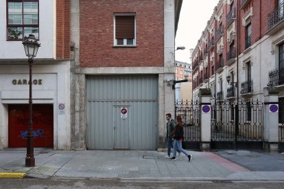 Imagen de un vado en la calle Sanz Pastor. Raúl G.Ochoa