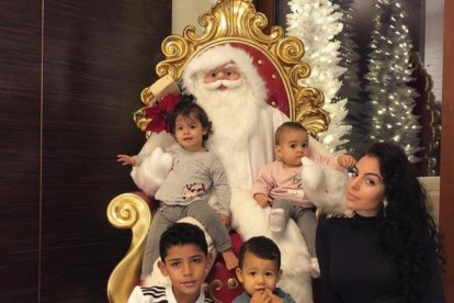 Papa Noel llega a casa de Georgina Rodríguez y Cristiano Ronaldo-INSTAGRAM