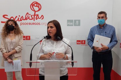 La secretaria provincial del PSOE, Esther Peña, durante su comparecencia. ECB