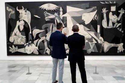 Obama y Felipe VI contemplan el Guernika-FRANCISCO GOMEZ SPANISH ROYAL