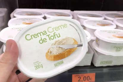 La crema de tofu de Hacendado se fabrica en Burgos por Frías Nutrición. ECB