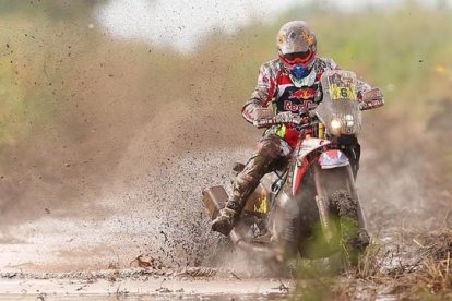 El piloto español de motos, Joan Barreda (Honda), en la etapa de este lunes.-EFE / NICOLÁS AGUILERA